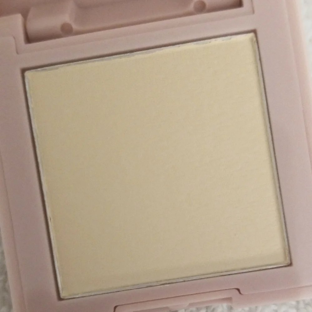 4/25 bundle item. Luna Magic Soft Perfection Foundation Powder In Light